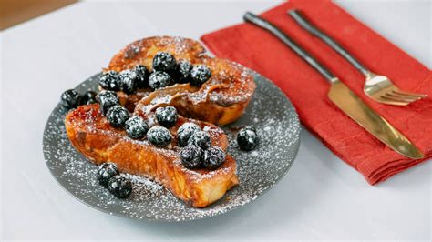 How does Cherries Jubilee French Toast fit into your Daily Goals - calories, carbs, nutrition