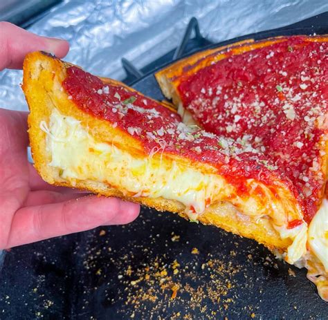 How does Chicago Stuffed Pizza, Double Crust fit into your Daily Goals - calories, carbs, nutrition