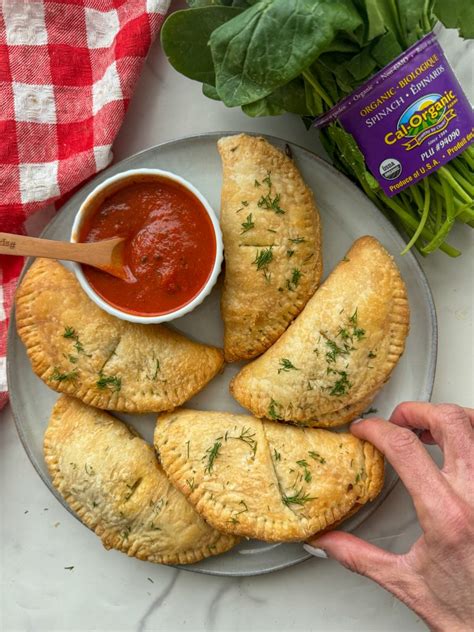 How does Chicken, Artichoke and Spinach Calzone fit into your Daily Goals - calories, carbs, nutrition