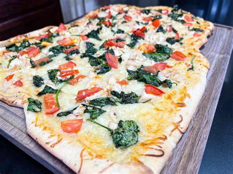 How does Chicken Alfredo Flatbread fit into your Daily Goals - calories, carbs, nutrition