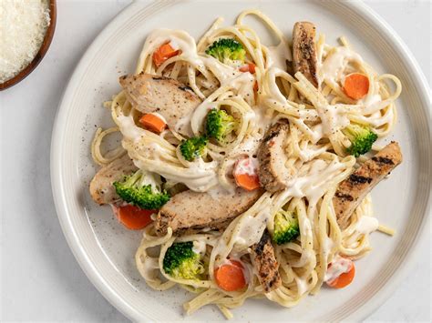 How does Chicken Alfredo Primavera Casserette fit into your Daily Goals - calories, carbs, nutrition