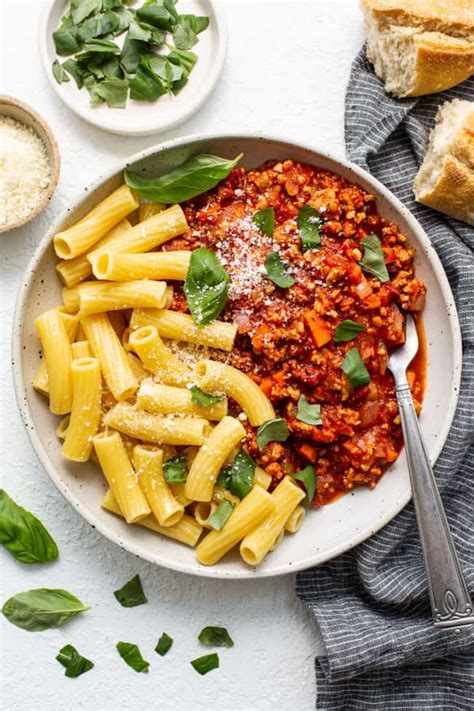 How does Chicken Bolognese fit into your Daily Goals - calories, carbs, nutrition