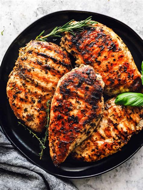 How does Chicken Breast Rndm Grilled Garlic NSA 2 oz fit into your Daily Goals - calories, carbs, nutrition