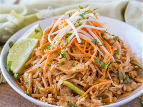 How does Chicken Breast Rndm Pad Thai CMP fit into your Daily Goals - calories, carbs, nutrition