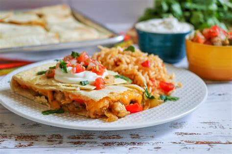 How does Chicken Fajita Quesadilla fit into your Daily Goals - calories, carbs, nutrition