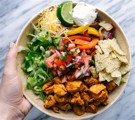 How does Chicken Fajita Salad Plate fit into your Daily Goals - calories, carbs, nutrition