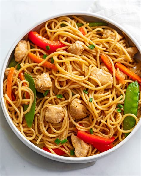 How does Chicken Lo Mein fit into your Daily Goals - calories, carbs, nutrition