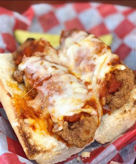 How does Chicken Parmesan Melt (6 inch) fit into your Daily Goals - calories, carbs, nutrition