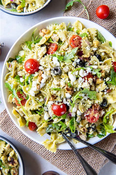 How does Chicken Pesto Salad fit into your Daily Goals - calories, carbs, nutrition