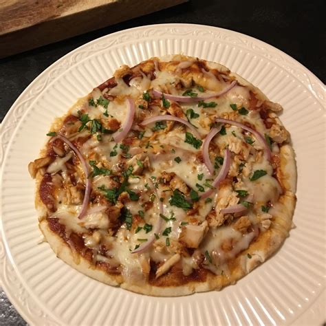 How does Chicken Pita Pizza fit into your Daily Goals - calories, carbs, nutrition