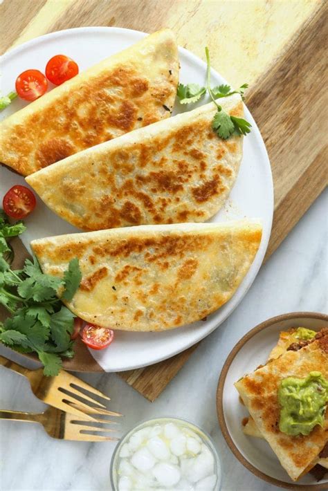 How does Chicken Quesadillas fit into your Daily Goals - calories, carbs, nutrition