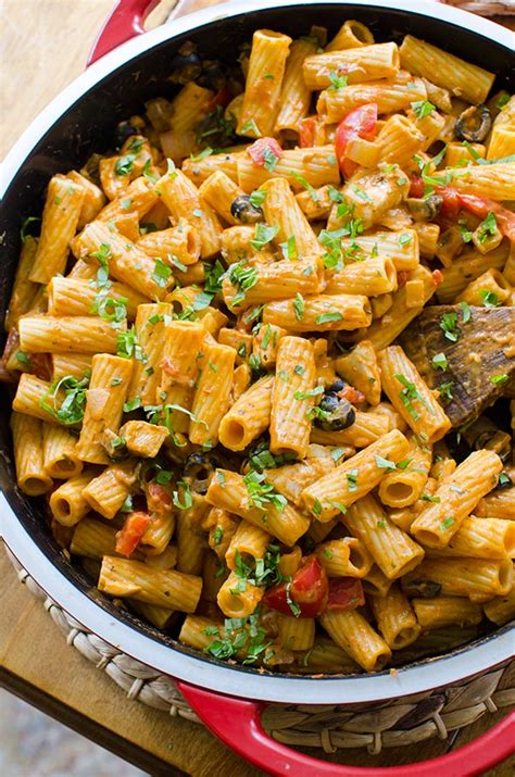 How does Chicken Rigatoni fit into your Daily Goals - calories, carbs, nutrition