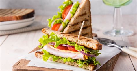 How does Chicken Sandwich fit into your Daily Goals - calories, carbs, nutrition