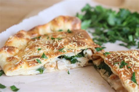 How does Chicken Spinach Calzone fit into your Daily Goals - calories, carbs, nutrition