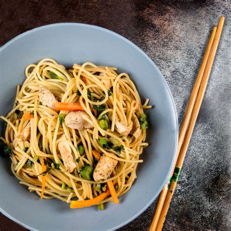 How does Chicken Stir fry with Pasta SMALL fit into your Daily Goals - calories, carbs, nutrition