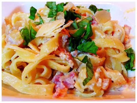 How does Chicken Tagliatelle Carbonara fit into your Daily Goals - calories, carbs, nutrition