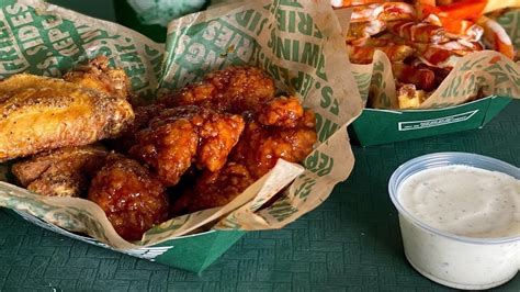 How does Chicken Wings w/Ranch Dressing fit into your Daily Goals - calories, carbs, nutrition