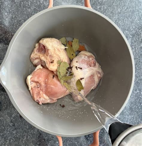 How does Chicken Yakhnet with Moujadara fit into your Daily Goals - calories, carbs, nutrition