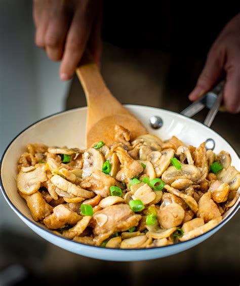 How does Chicken and Mushroom Stir Fry fit into your Daily Goals - calories, carbs, nutrition