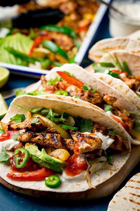 How does Chicken fajitas halal fit into your Daily Goals - calories, carbs, nutrition