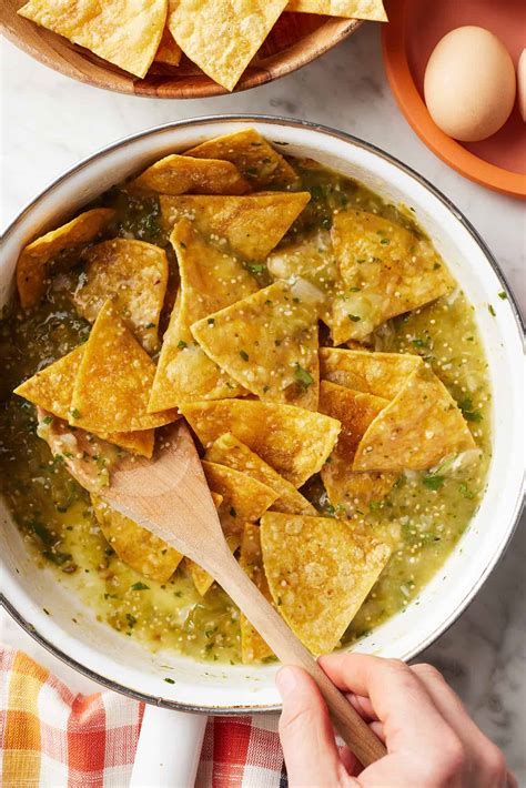 How does Chilaquiles with Salsa Verde fit into your Daily Goals - calories, carbs, nutrition