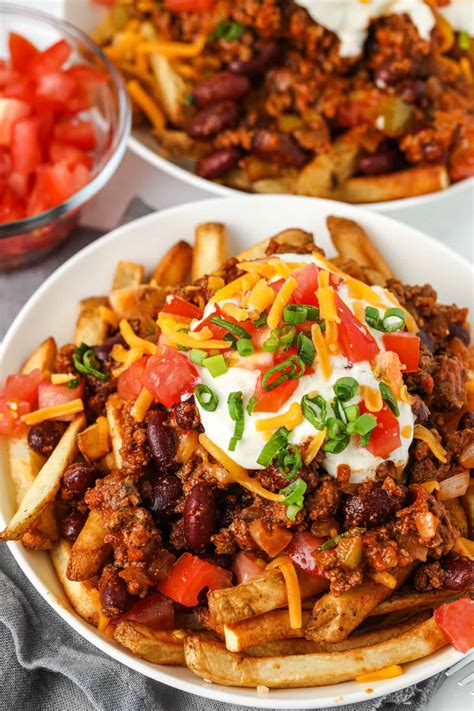 How does Chili Cheese Fries fit into your Daily Goals - calories, carbs, nutrition
