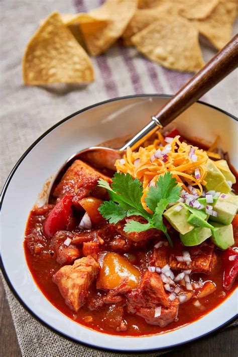 How does Chili Chicken & White Bean Campbells 16 oz fit into your Daily Goals - calories, carbs, nutrition