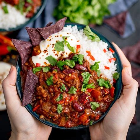 How does Chili Chili con Carne 16 oz fit into your Daily Goals - calories, carbs, nutrition