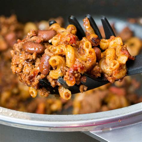 How does Chili Macaroni fit into your Daily Goals - calories, carbs, nutrition