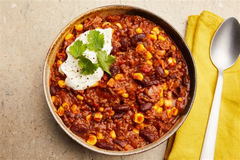 How does Chili con Carne (Bostwick) fit into your Daily Goals - calories, carbs, nutrition