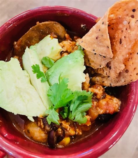 How does Chili con Carne (Mindful) 16 oz fit into your Daily Goals - calories, carbs, nutrition