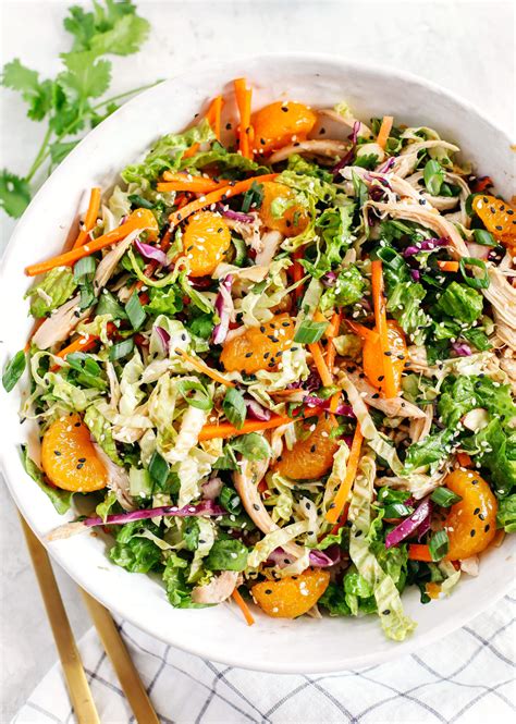 How does Chinese Chicken Salad, Spinach, Mandarin Oranges, Carrots, Almonds, Sesame Vinaigrette, Pita (400HS) fit into your Daily Goals - calories, carbs, nutrition