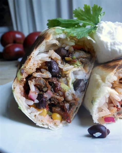 How does Chipotle Beef Burrito fit into your Daily Goals - calories, carbs, nutrition