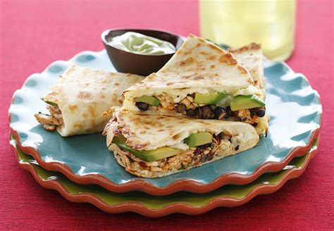 How does Chipotle Chicken, Cheddar, Avocado fit into your Daily Goals - calories, carbs, nutrition