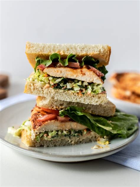 How does Chipotle Chicken Sandwich 1/2 fit into your Daily Goals - calories, carbs, nutrition