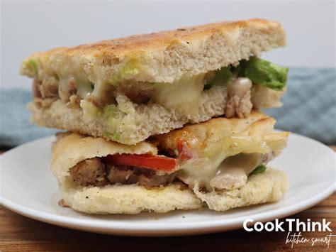 How does Chipotle Chicken Spa Sandwich fit into your Daily Goals - calories, carbs, nutrition