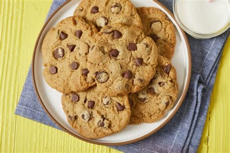 How does Chips Ahoy - Cookies fit into your Daily Goals - calories, carbs, nutrition