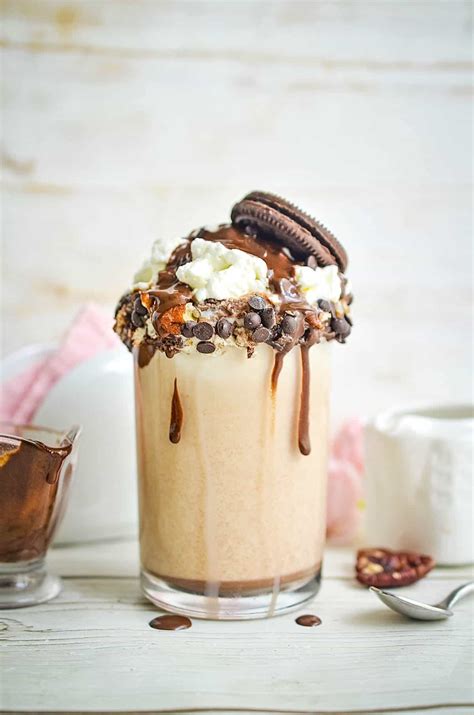 How does Chocolate Chip Cookie Dough Milkshake fit into your Daily Goals - calories, carbs, nutrition