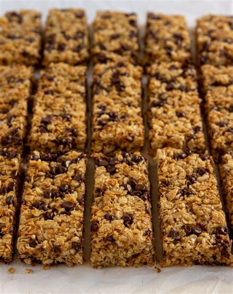 How does Chocolate Chip Granola Bar fit into your Daily Goals - calories, carbs, nutrition