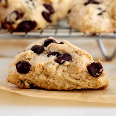 How does Chocolate Chip Scones fit into your Daily Goals - calories, carbs, nutrition