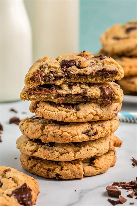 How does Chocolate Chunk Cookie fit into your Daily Goals - calories, carbs, nutrition