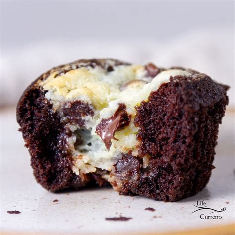 How does Chocolate Cream Cheese Cupcake fit into your Daily Goals - calories, carbs, nutrition