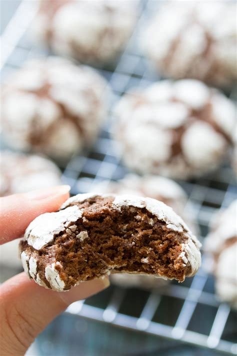 How does Chocolate Crinkle Cookie fit into your Daily Goals - calories, carbs, nutrition