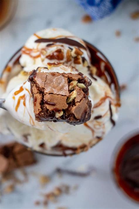 How does Chocolate Fudge Brownie Sundae fit into your Daily Goals - calories, carbs, nutrition