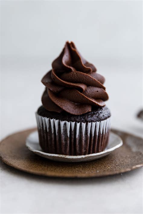 How does Chocolate Fudge Frosting fit into your Daily Goals - calories, carbs, nutrition