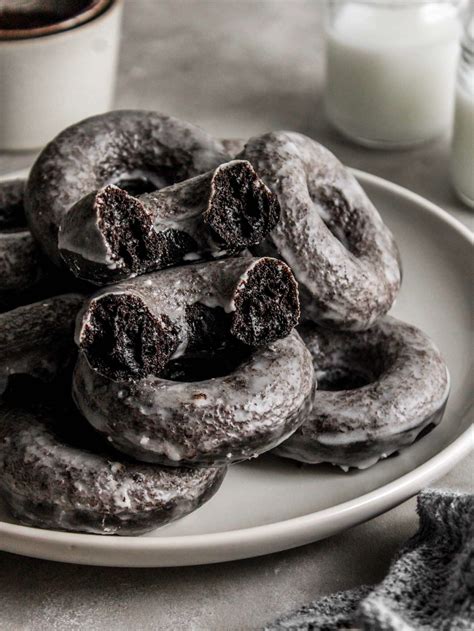 How does Chocolate Glazed Donuts fit into your Daily Goals - calories, carbs, nutrition