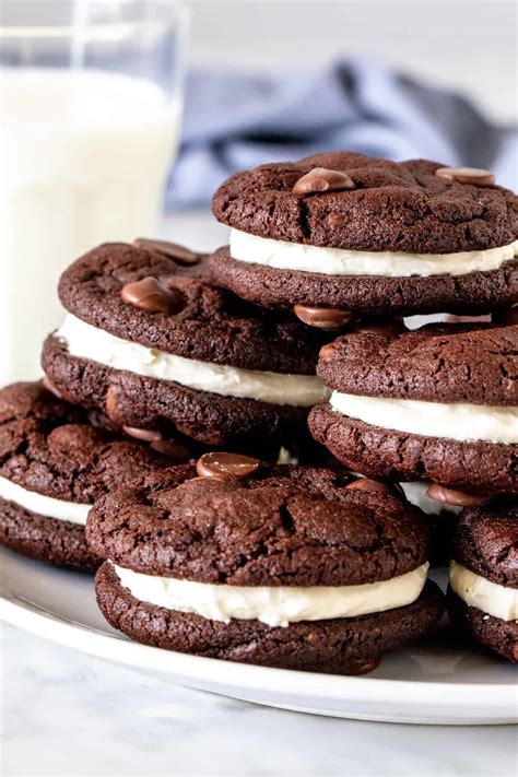 How does Chocolate Sandwich Cookies fit into your Daily Goals - calories, carbs, nutrition