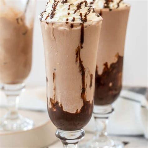 How does Chocolate Shake- Small fit into your Daily Goals - calories, carbs, nutrition