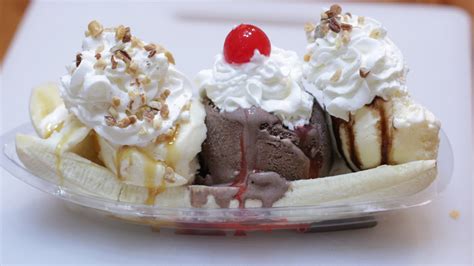 How does Chocolate-Banana Split fit into your Daily Goals - calories, carbs, nutrition