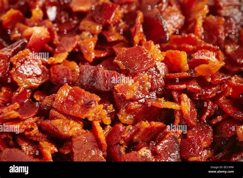 How does Chopped Bacon (33683.1) fit into your Daily Goals - calories, carbs, nutrition